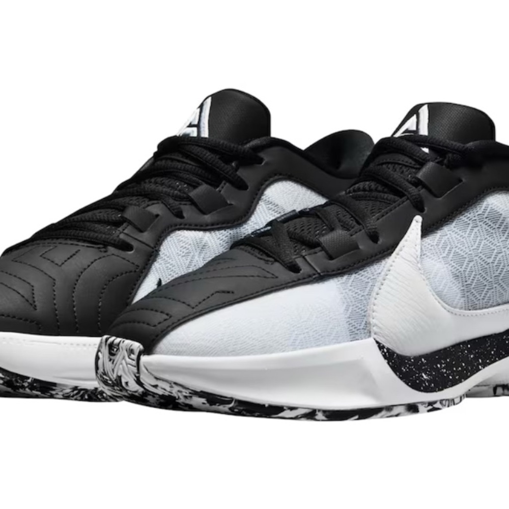Nike Men's Black and White Sneakers